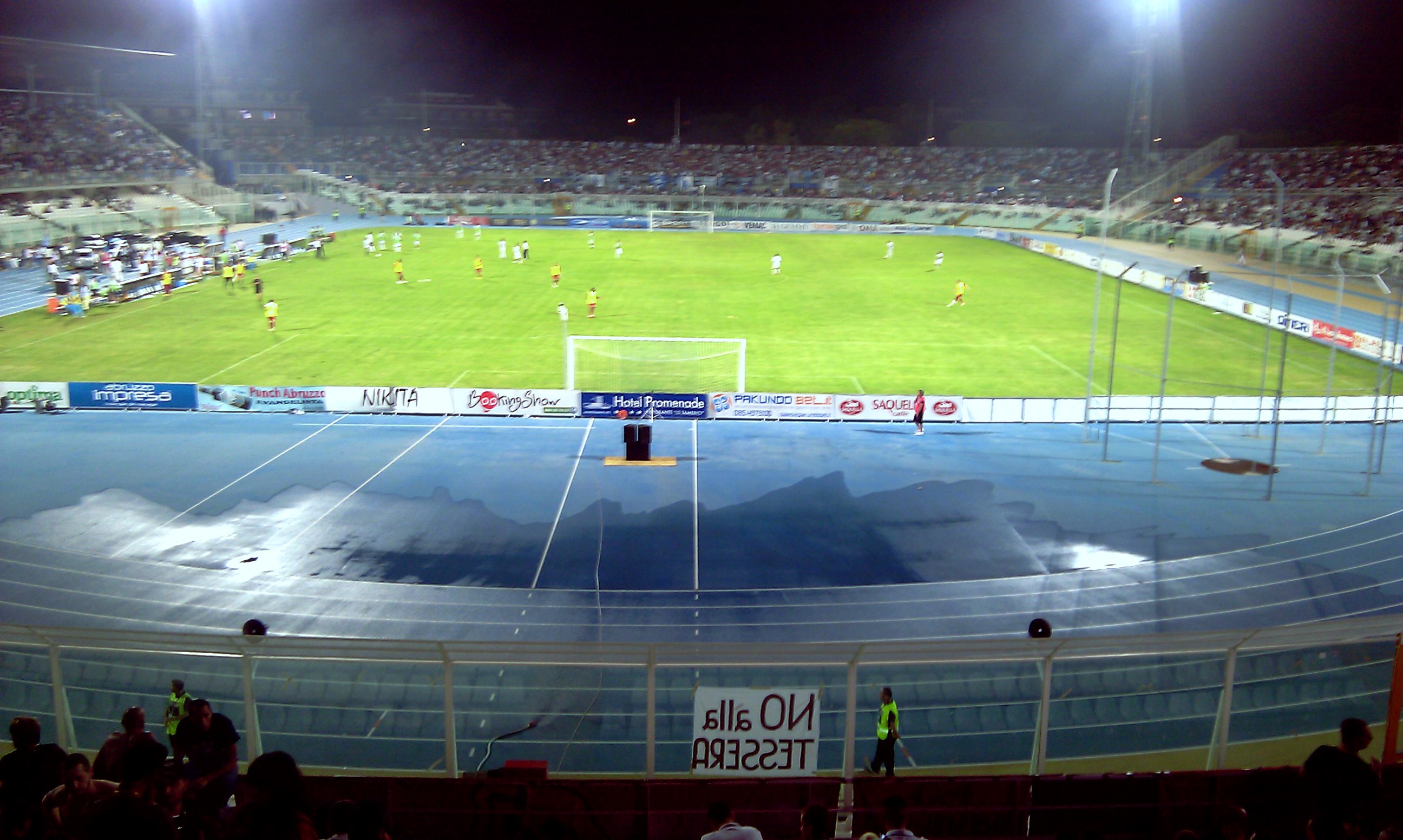 Pescara langsung merespon, peluang didapat melalui sebuah tendangan ...