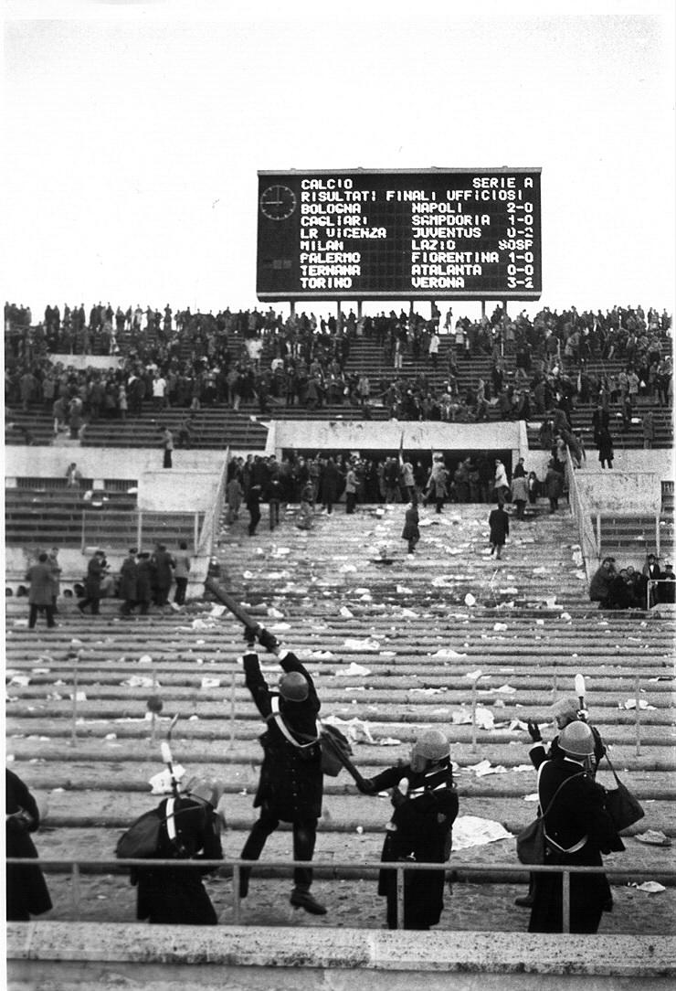 17 dicembre 1972:
                  Roma/Inter, rigore concesso all'Inter all'ultimo
                  minuto e conseguente invasione di campo. Campo
                  squalificato.