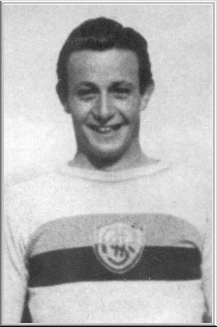 1942/43 Mariuccio Forlivesi, morto a 18 anni dopo
                  aver segnato 7 reti in 8 partite