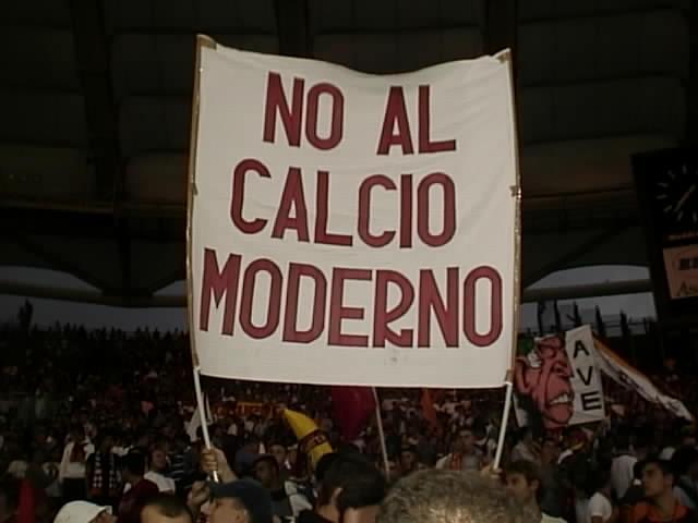 Dvojručka AS ROMA - Ne modernímu fotbalu, No al Calcio moderno