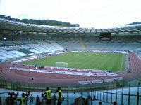 Ore 13.00. Incredibile pensare come negli anni '80 a quest'ora lo stadio era gi pieno.