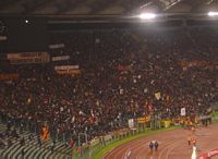 Il
                  pugile Cantatore va sotto la Curva Sud