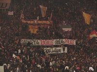 Striscione riferito all'assassinio di Julien del Paris St. Germain da parte di un poliziotto ( rivolto al ministro degli interni francese  significa il teppismo  la polizia)