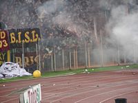 Le solite fiamme del derby nel fossato