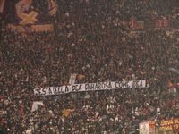 Striscione polemico con gli ultras dell'Atalanta