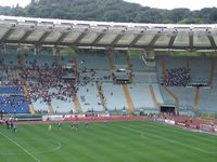 Giocatori
                  della Samp salutano i tifosi