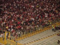 ...lo
                  steward crudele gli toglie il sogno di una vita.... ma
                  il bambino invece di dargli il pallone gli d un
                  calcio, costringendo lo sceriffo ad andarlo a
                  riprendere...