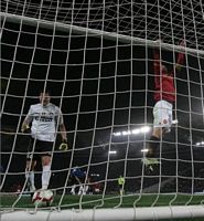 De Rossi festeggia il gol di Toni