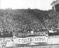 I
                  tifosi della Roma allo Stadio Nazionale