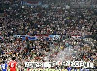 Naturalmente questo striscione non lo hanno fatto vedere....