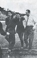 Galli
                  festeggiato dopo il gol al 90°