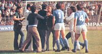 1976/77,
                  Napoli/Fiorentina, invasione di un tifoso del Napoli