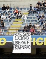 Per me 
                  questo lo striscione migliore.