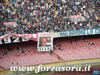 Uno striscione apparso nella curva A del Napoli durante l'incontro con il Sora