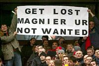 La protesta dei tifosi del Manchester United contro la multinazionale Magnier (ur not wanted) sta per non vi vogliamo