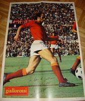 Poster
                  autografato di Francesco Rocca del 1971/72 in una
                  partita contro il Milan (notare lo strisicone
                  rossonero sullo sfondo)