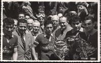 Foto as roma sezione ciclismo vincitrice coppa
                  italia 1951 a treviso