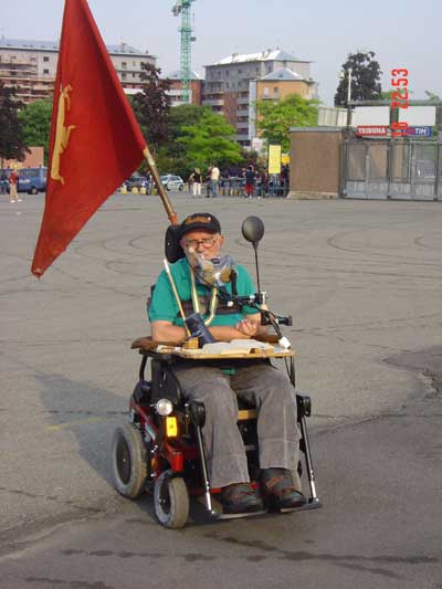 Il paraplegico a cui è stata sequestrata la storica bandiera.